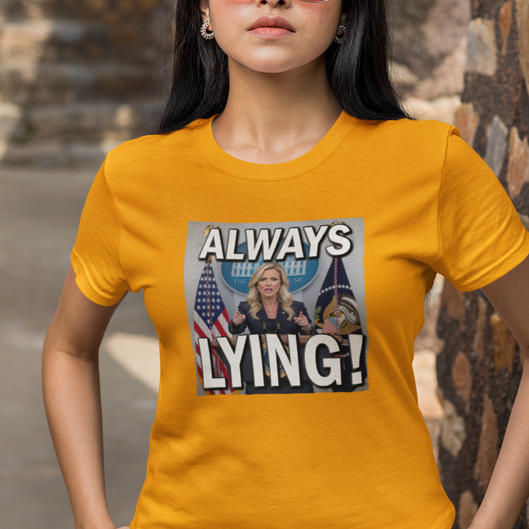 Always Lying T-shirt/gold