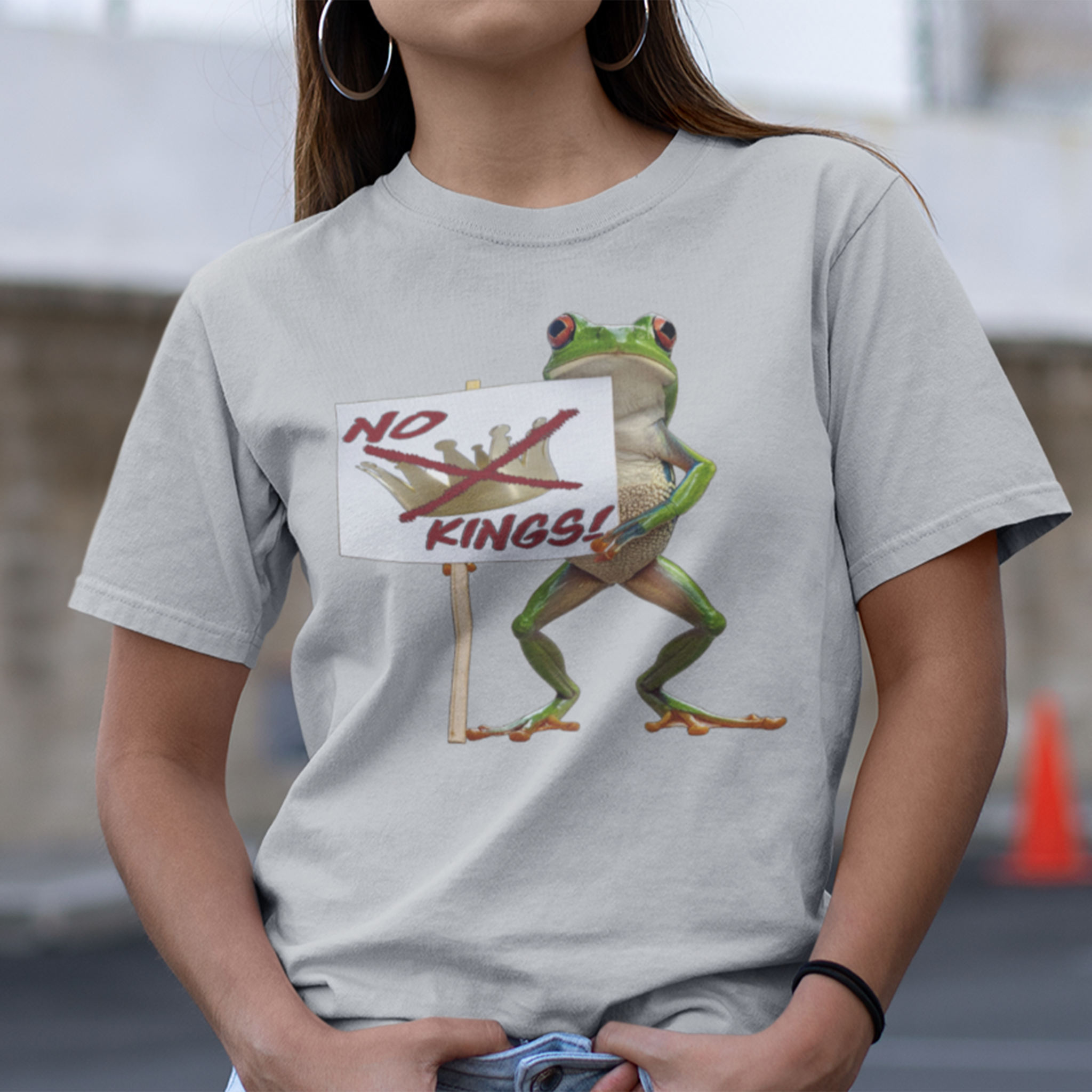 FROGS NO KINGS T-SHIRT/SILVER