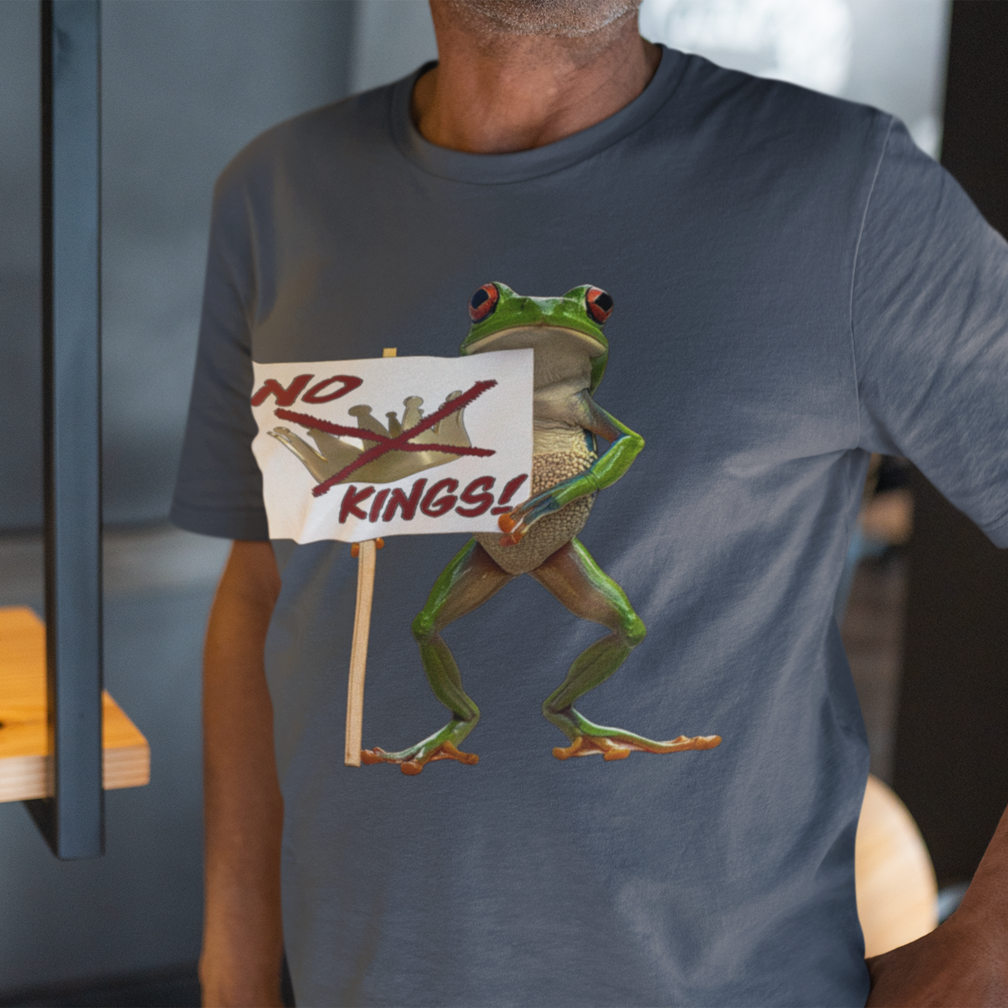 FROGS NO KINGS T-SHIRT/HEATHER NAVY