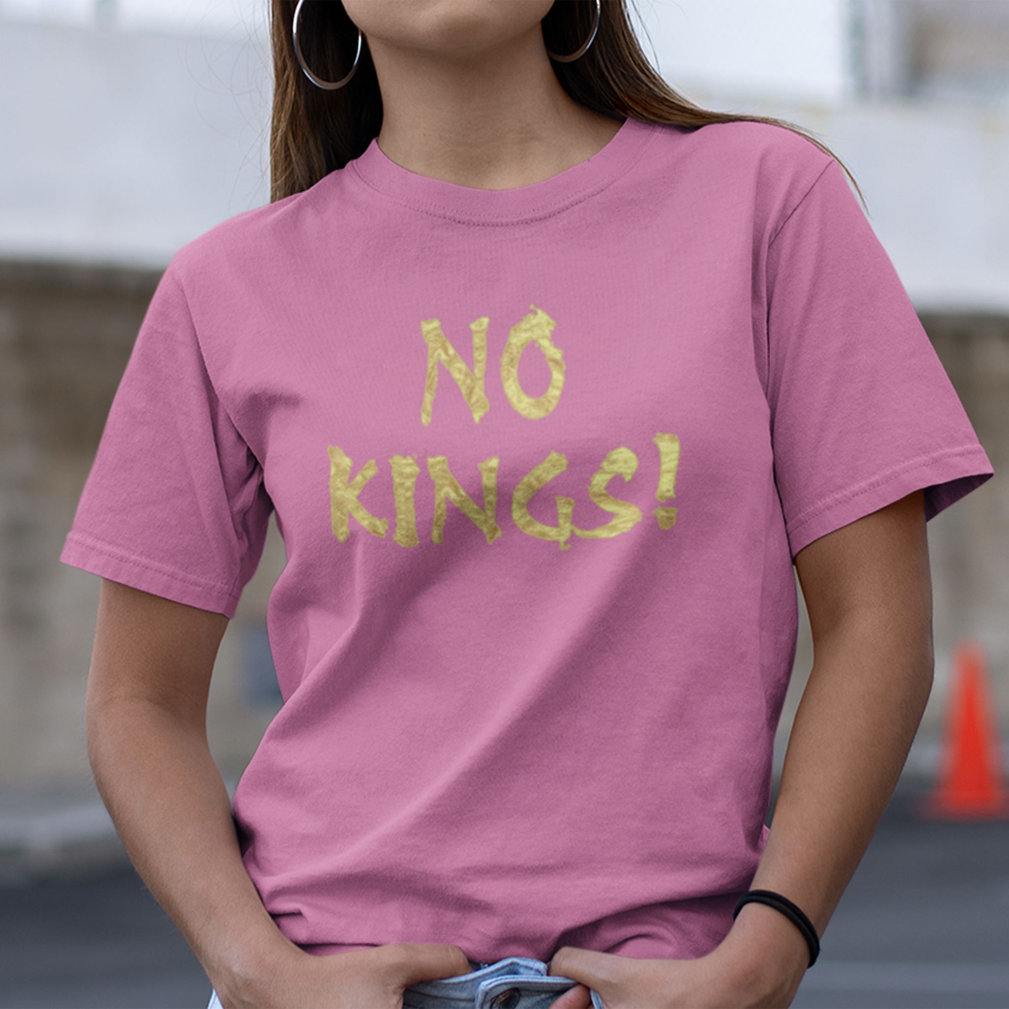 NO KINGS GOLD T-SHIRT/CHARITY PINK