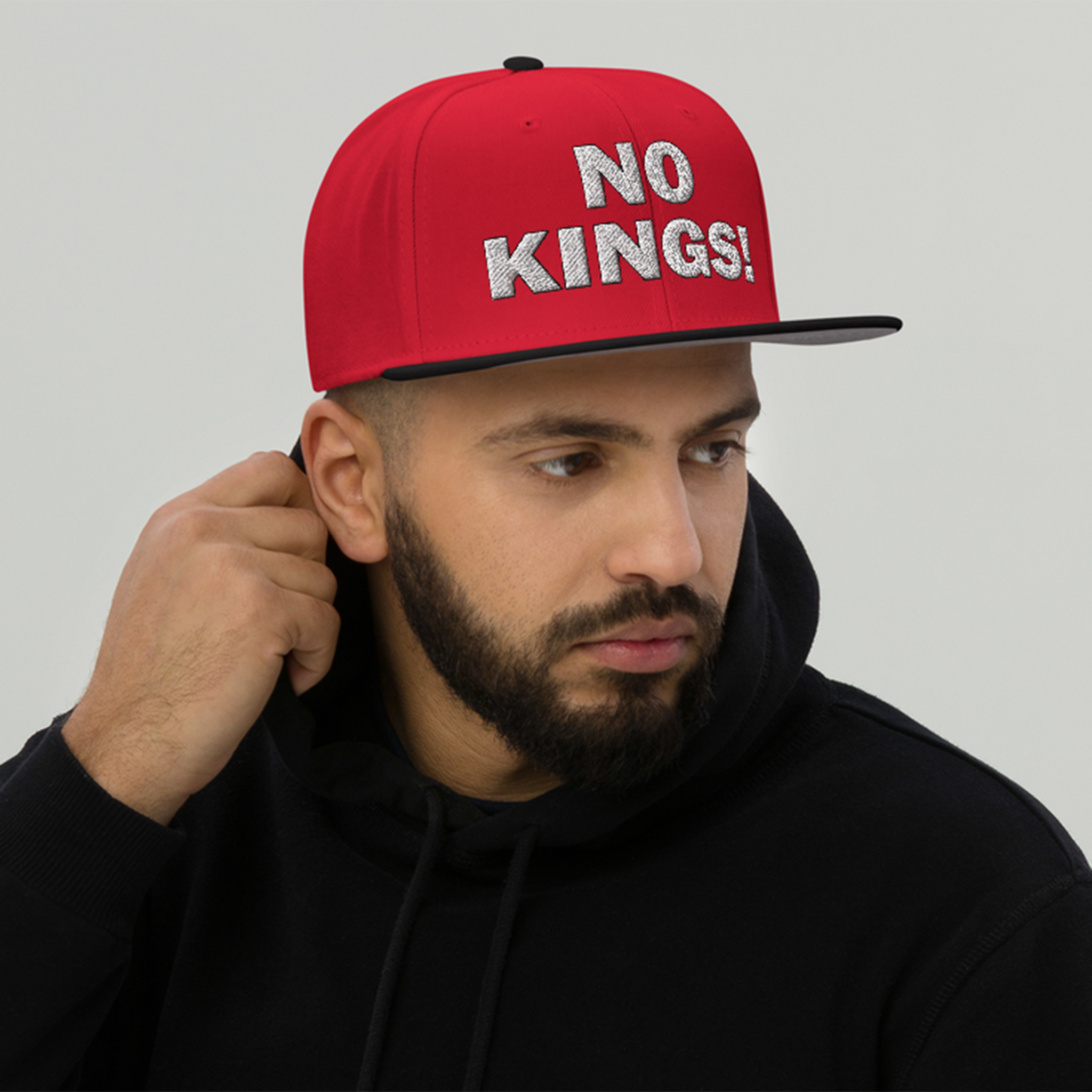 NO KINGS SNAPBACK CAP/Black/Red/Red